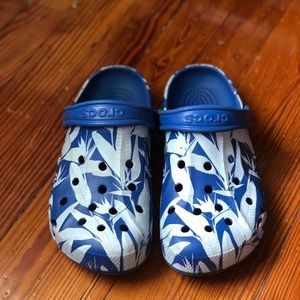 limited edition baya frog crocs